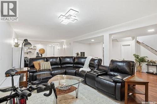 411 Auld Crescent, Saskatoon, SK - Indoor Photo Showing Living Room
