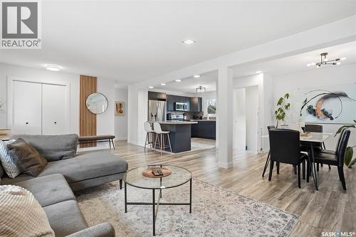 411 Auld Crescent, Saskatoon, SK - Indoor Photo Showing Living Room