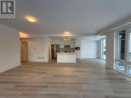 11 KERNS LANE  Richmond Hill, ON L4E 1M1