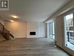 15 KERNS LANE Richmond Hill, ON L4E 1M1