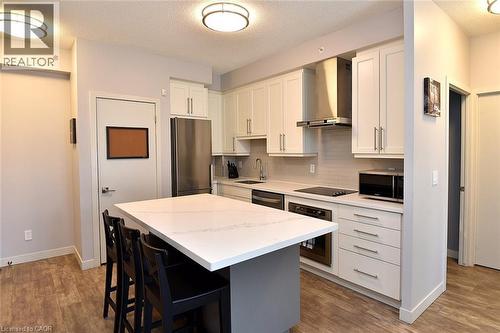 2081 Fairview Street Unit# 1003, Burlington, ON - Indoor Photo Showing Kitchen