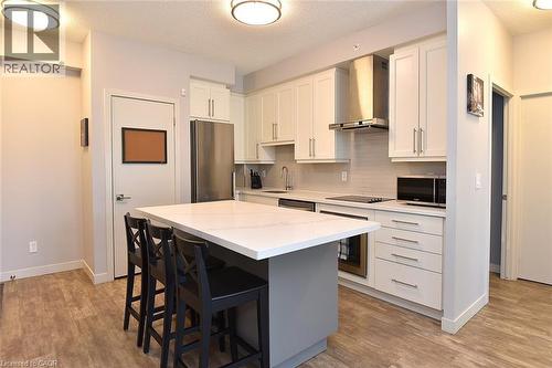 2081 Fairview Street Unit# 1003, Burlington, ON - Indoor Photo Showing Kitchen