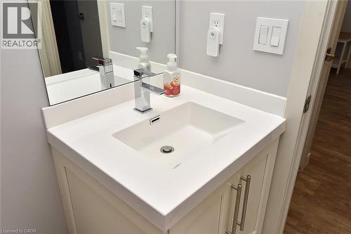 2081 Fairview Street Unit# 1003, Burlington, ON - Indoor Photo Showing Bathroom