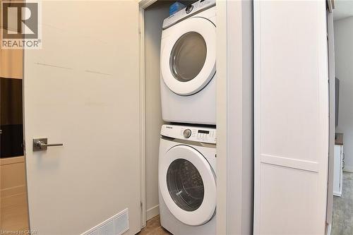 2081 Fairview Street Unit# 1003, Burlington, ON - Indoor Photo Showing Laundry Room