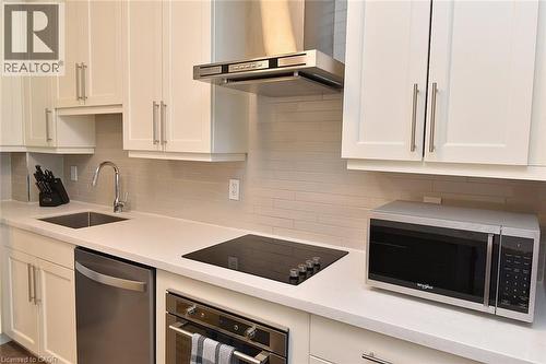 2081 Fairview Street Unit# 1003, Burlington, ON - Indoor Photo Showing Kitchen