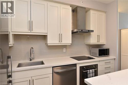 2081 Fairview Street Unit# 1003, Burlington, ON - Indoor Photo Showing Kitchen