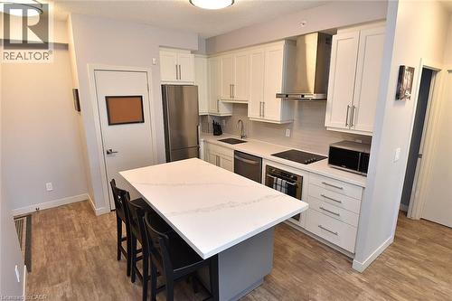 2081 Fairview Street Unit# 1003, Burlington, ON - Indoor Photo Showing Kitchen