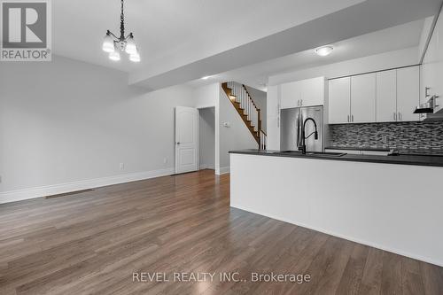 35 Sunset Way, Thorold, ON - Indoor Photo Showing Kitchen