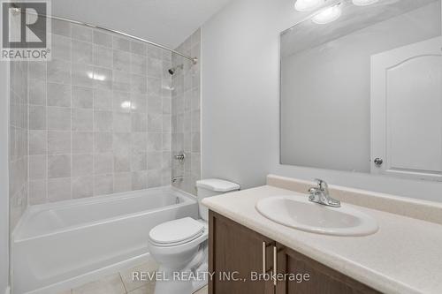 35 Sunset Way, Thorold, ON - Indoor Photo Showing Bathroom