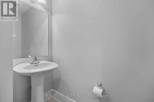 35 Sunset Way, Thorold, ON - Indoor Photo Showing Bathroom