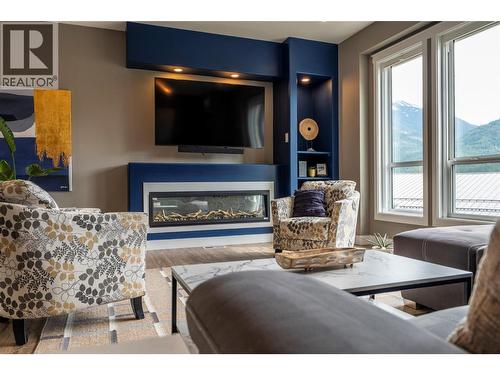 430 Buriview Drive, Nelson, BC - Indoor Photo Showing Living Room With Fireplace