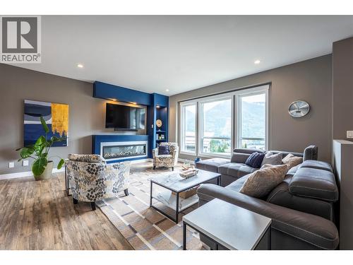430 Buriview Drive, Nelson, BC - Indoor Photo Showing Living Room With Fireplace