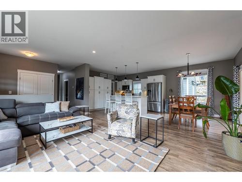 430 Buriview Drive, Nelson, BC - Indoor Photo Showing Living Room