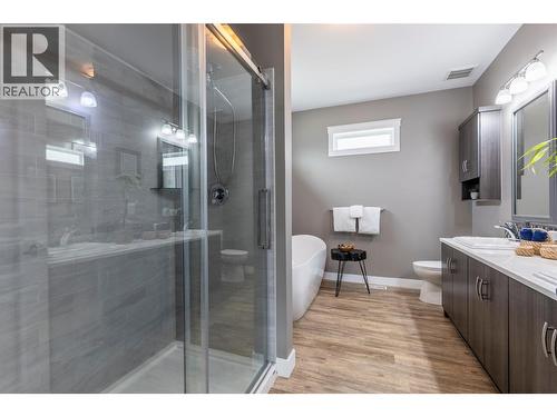 430 Buriview Drive, Nelson, BC - Indoor Photo Showing Bathroom