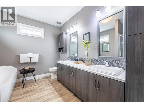 430 Buriview Drive, Nelson, BC - Indoor Photo Showing Bathroom