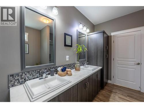 430 Buriview Drive, Nelson, BC - Indoor Photo Showing Bathroom