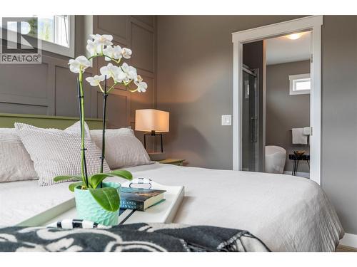 430 Buriview Drive, Nelson, BC - Indoor Photo Showing Bedroom