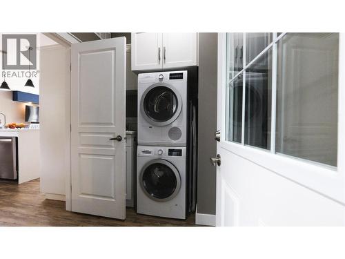 430 Buriview Drive, Nelson, BC - Indoor Photo Showing Laundry Room