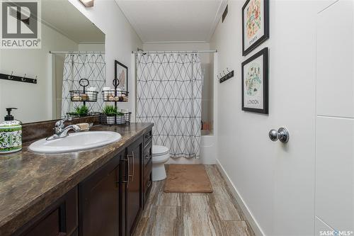 212 Iron Bridge Drive, Moose Jaw, SK - Indoor Photo Showing Bathroom