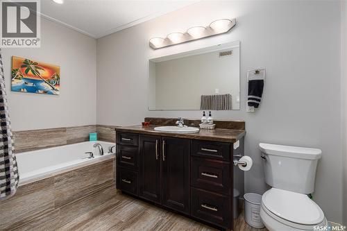 212 Iron Bridge Drive, Moose Jaw, SK - Indoor Photo Showing Bathroom