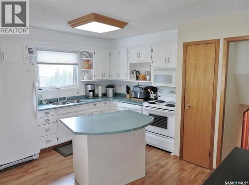 315 Benesh Crescent, Saskatoon, SK - Indoor Photo Showing Kitchen With Double Sink