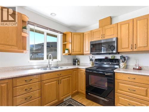 1411 Pears Place, Ashcroft, BC - Indoor Photo Showing Kitchen With Double Sink
