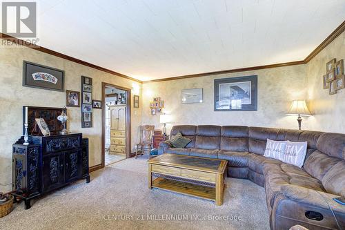 6046 3Rd Line, Essa, ON - Indoor Photo Showing Living Room