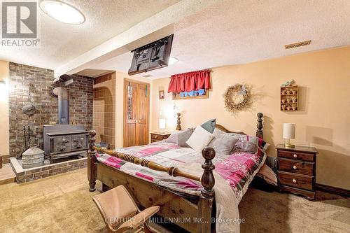 6046 3Rd Line, Essa, ON - Indoor Photo Showing Bedroom