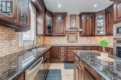 4208 Fuller Crescent, Burlington, ON - Indoor Photo Showing Kitchen With Double Sink With Upgraded Kitchen