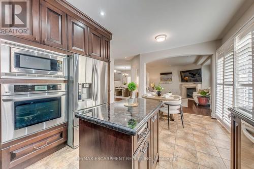 4208 Fuller Crescent, Burlington, ON - Indoor Photo Showing Kitchen With Upgraded Kitchen
