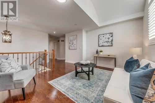 4208 Fuller Crescent, Burlington, ON - Indoor Photo Showing Living Room