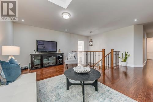 4208 Fuller Crescent, Burlington, ON - Indoor Photo Showing Living Room