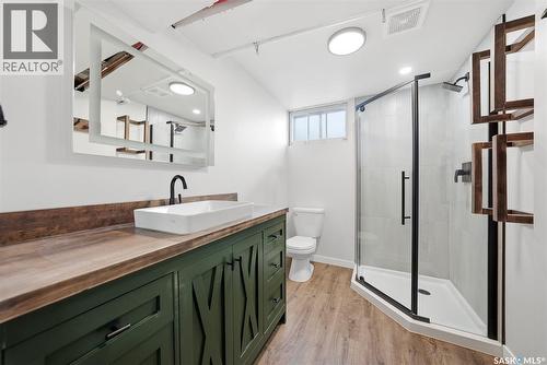 404 D Avenue S, Saskatoon, SK - Indoor Photo Showing Bathroom