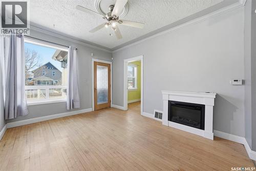 404 D Avenue S, Saskatoon, SK - Indoor Photo Showing Living Room With Fireplace