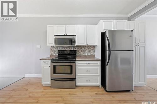 404 D Avenue S, Saskatoon, SK - Indoor Photo Showing Kitchen