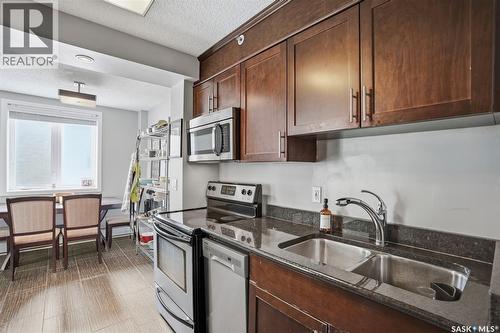 302 320 5Th Avenue N, Saskatoon, SK - Indoor Photo Showing Kitchen With Stainless Steel Kitchen With Double Sink