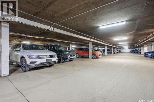 302 320 5Th Avenue N, Saskatoon, SK - Indoor Photo Showing Garage