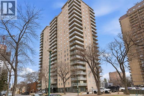 302 320 5Th Avenue N, Saskatoon, SK - Outdoor With Balcony With Facade