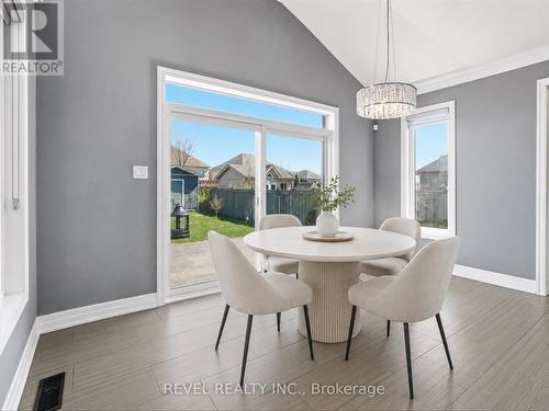 17 Mount Crescent, Essa, ON - Indoor Photo Showing Dining Room