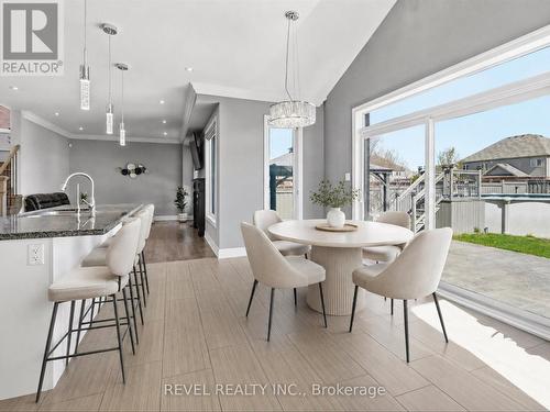 17 Mount Crescent, Essa, ON - Indoor Photo Showing Dining Room