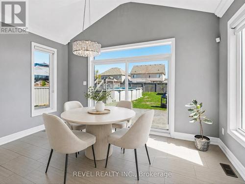 17 Mount Crescent, Essa, ON - Indoor Photo Showing Dining Room