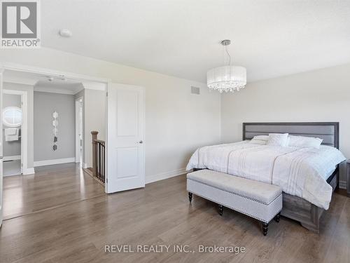 17 Mount Crescent, Essa, ON - Indoor Photo Showing Bedroom