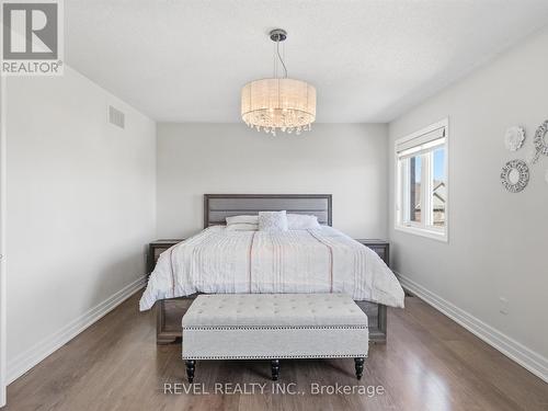 17 Mount Crescent, Essa, ON - Indoor Photo Showing Bedroom