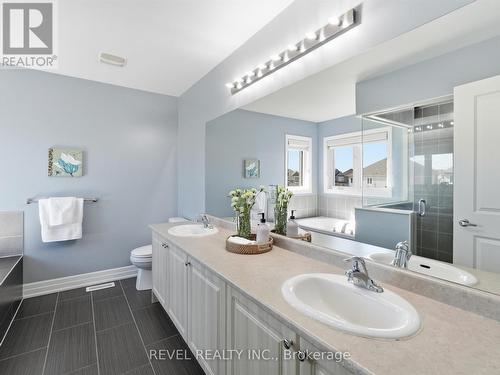 17 Mount Crescent, Essa, ON - Indoor Photo Showing Bathroom