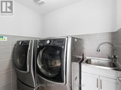 17 Mount Crescent, Essa, ON - Indoor Photo Showing Laundry Room