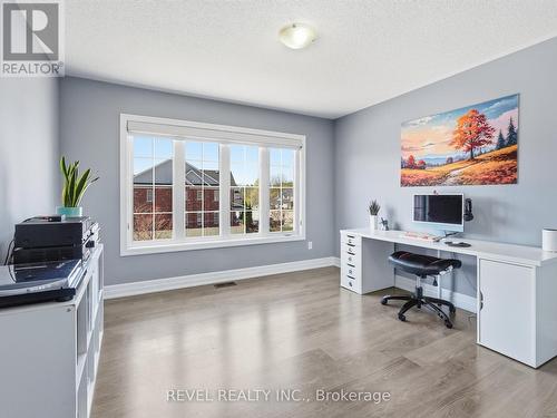 17 Mount Crescent, Essa, ON - Indoor Photo Showing Office