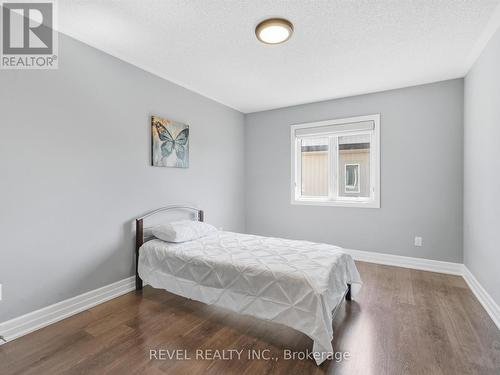 17 Mount Crescent, Essa, ON - Indoor Photo Showing Bedroom