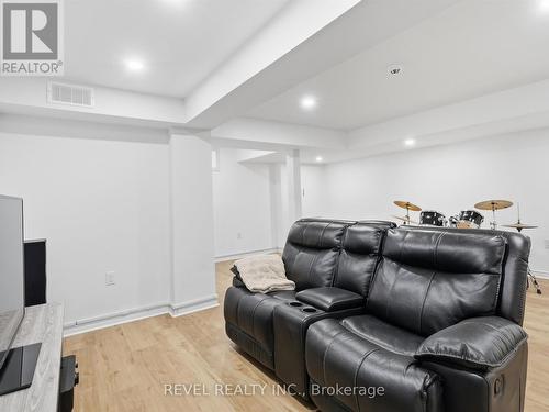 17 Mount Crescent, Essa, ON - Indoor