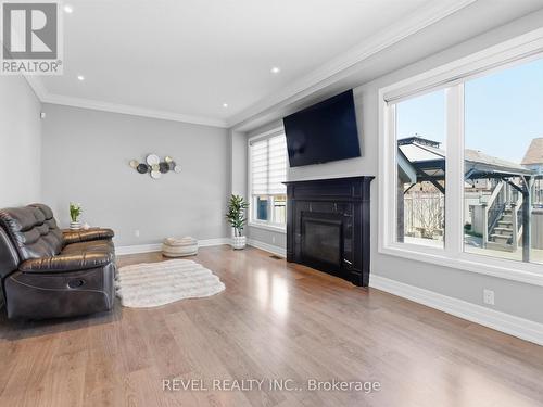 17 Mount Crescent, Essa, ON - Indoor Photo Showing Living Room With Fireplace