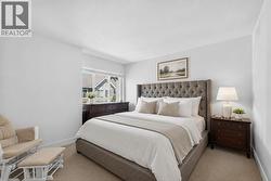 Primary bedroom with ensuite suite - 